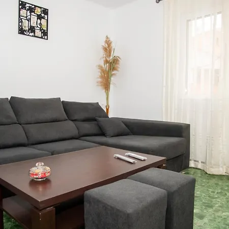 Reihenhaus In Mit Garage Holiday home Alcanar